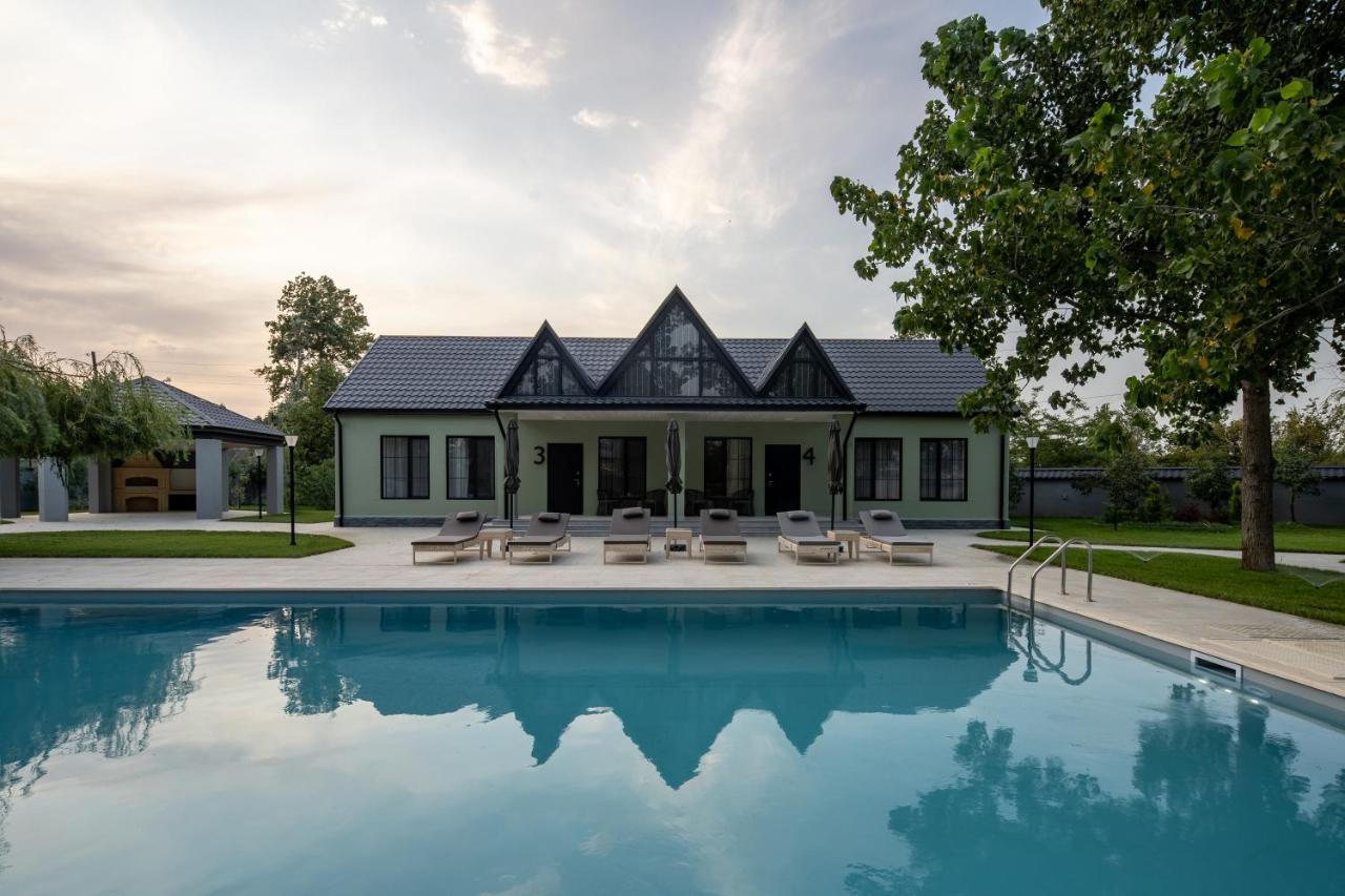 Lazy Seal Holiday Cottages Nabran Muqtedir Bagian luar foto