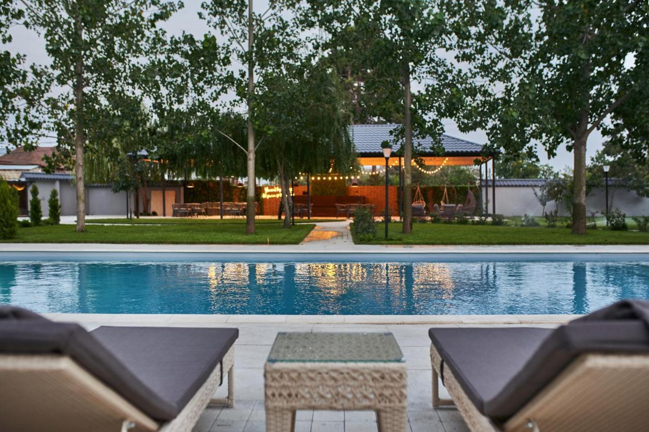 Lazy Seal Holiday Cottages Nabran Muqtedir Bagian luar foto