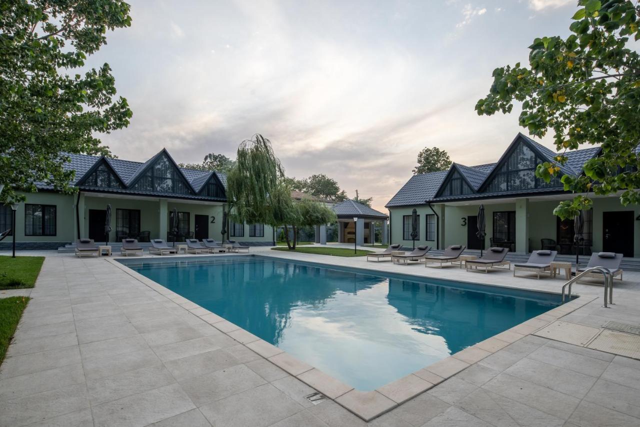 Lazy Seal Holiday Cottages Nabran Muqtedir Bagian luar foto